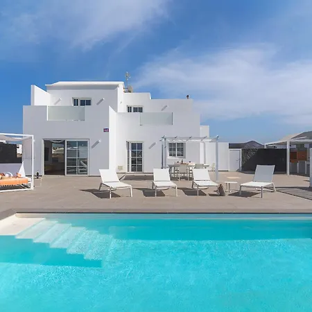 Vv Secretos De 2 By Hh - Private Pool